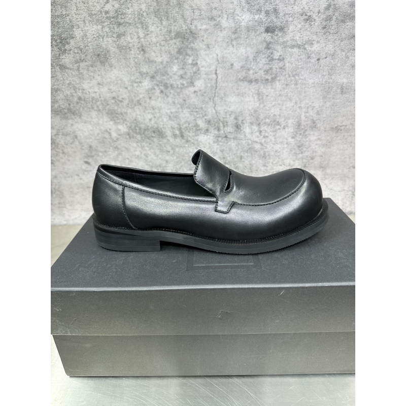Pra*a leather shoes